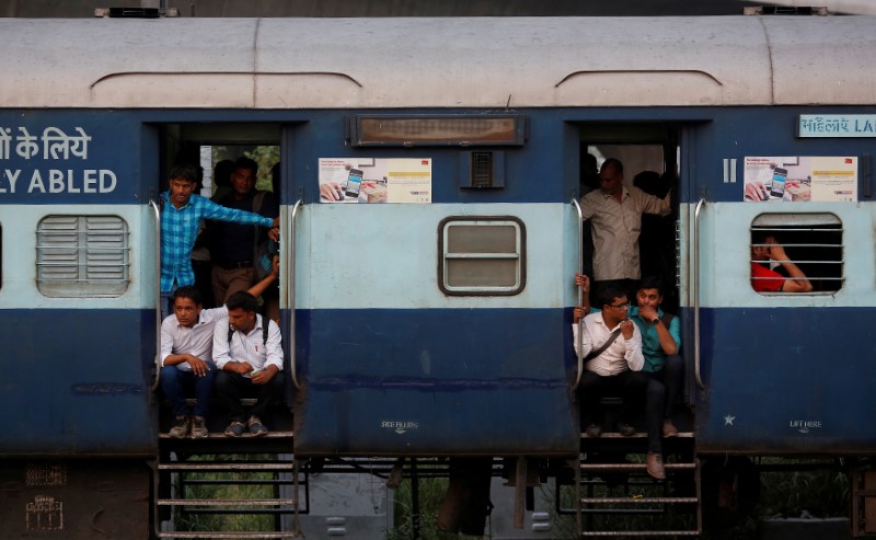 © Reuters. السكك الحديدية الهندية: انخفاض عدد ضحايا الحوادث بفضل حملة تطوير