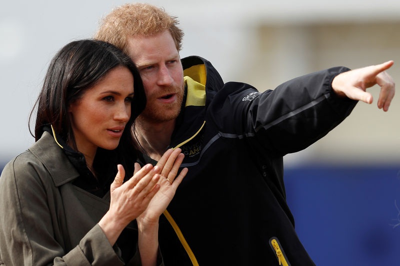 © Reuters. علاقة الأمير البريطاني هاري وميجان ماركل تتحول إلى قصة مصورة