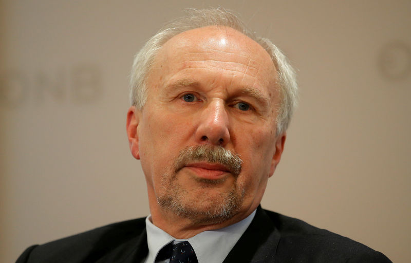© Reuters. FILE PHOTO: ECB Governing Council member Nowotny listens during a news conference in Vienna