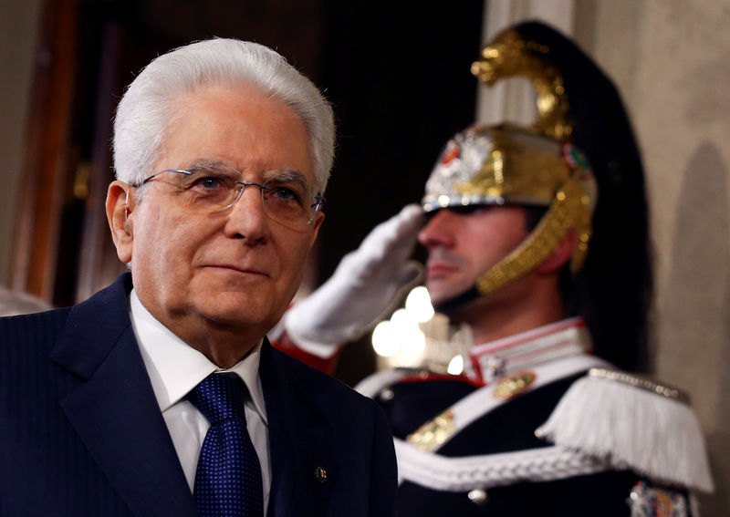 © Reuters. Italian President Sergio Mattarella leaves after speaking to the media during the second day of consultations at the Quirinal Palace in Rome