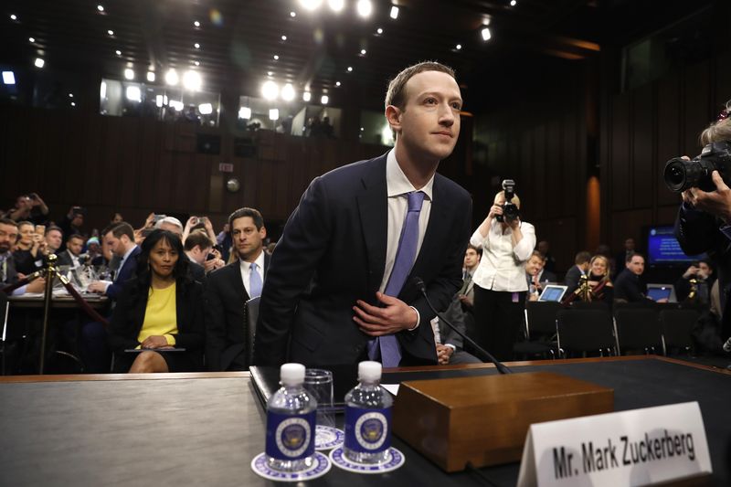 © Reuters. Facebook CEO Zuckerberg arrives to testify before a U.S. Senate joint hearing on Capitol Hill in Washington