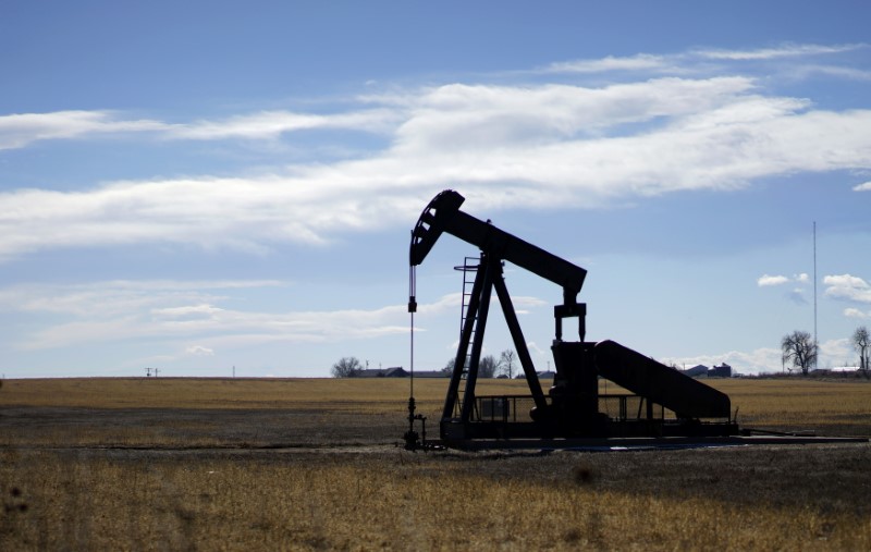 © Reuters. An oil well is seen near Denver