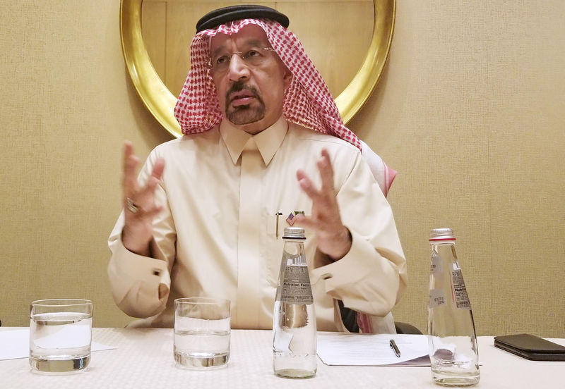 © Reuters. Saudi Arabian Energy Minister Khalid al-Falih speaks during an interview in Washington