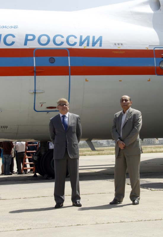 © Reuters. FILE PHOTO -  Russian ambassador to Lebanon Zasypkin stands with head of Lebanon's HRC Bashir upon arrival of Russian aeroplane carrying humanitarian aid, at Beirut international airport