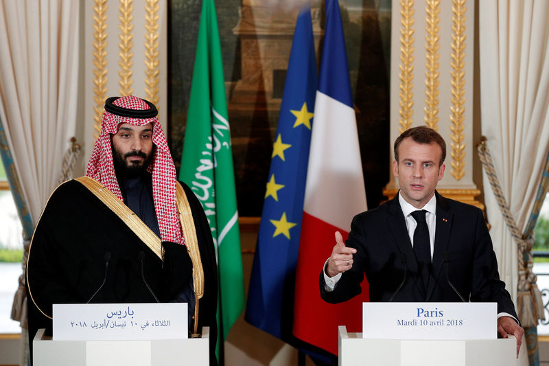© Reuters. ماكرون للمنتقدين: امنحوا السعودية فرصة