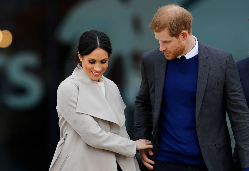 © Reuters. Príncipe Harry, do Reino Unido, e noiva, Meghan Markle, em Belfast, Irlanda do Norte