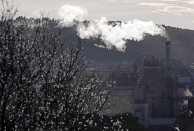 © Reuters. ALTEO SOMMÉ DE RÉPARER LES DÉGÂTS D'UNE POLLUTION "DE GRANDE AMPLEUR"