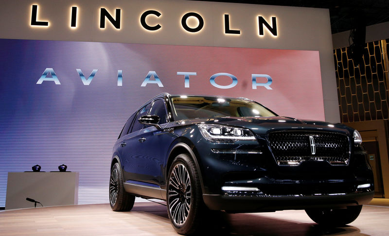 © Reuters. FILE PHOTO: The 2019 Lincoln Aviator is presented at the New York Auto Show in New York