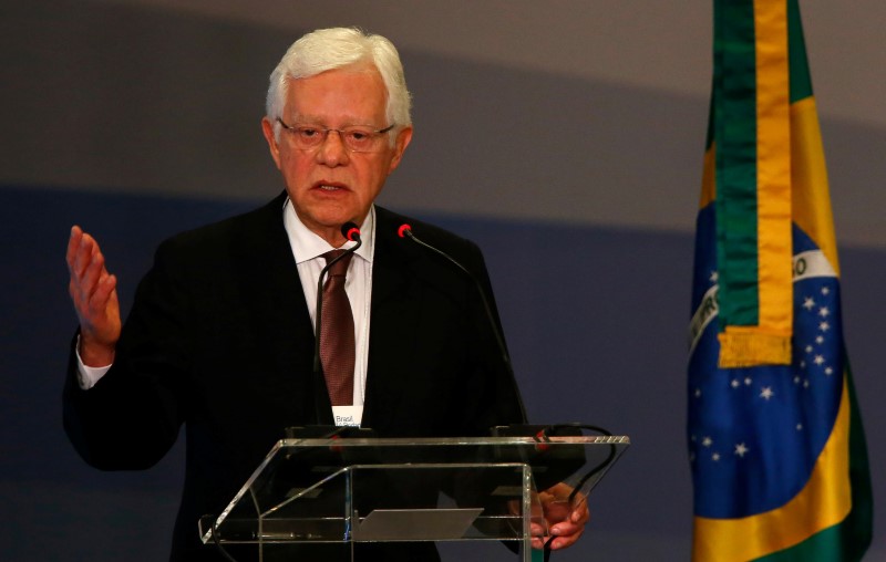 © Reuters. Moreira Franco faz discurso no Rio de Janeiro