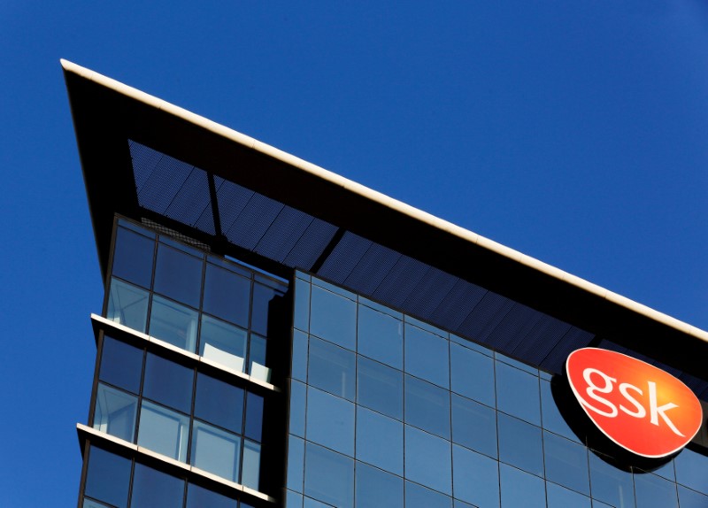 © Reuters. FILE PHOTO: The GlaxoSmithKline building is pictured in Hounslow, west London