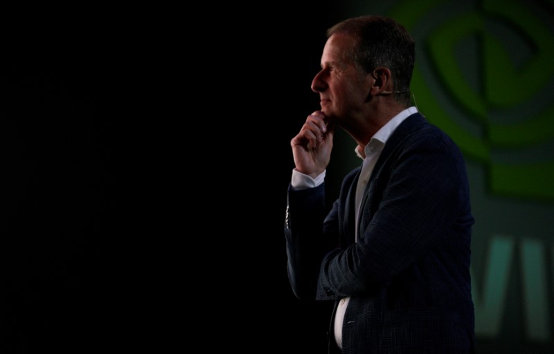 © Reuters. Volkswagen CEO Dr. Herbert Diess watches a video during the Nvidia keynote address at CES in Las Vegas