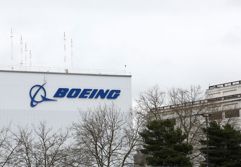 © Reuters. The Boeing building is seen next to Boeing Field in Seattle