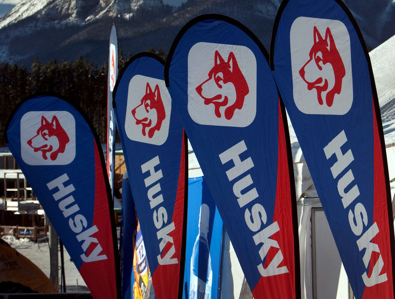 © Reuters. FILE PHOTO: Banners for Husky Energy on display in Lake Louise