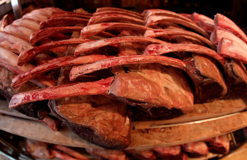 © Reuters. FILE PHOTO: Cuts of USDA prime dry-aged beef are seen in the dry-aging room in the lobby of Gallaghers steakhouse in the Manhattan borough of New York City