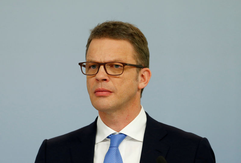 © Reuters. FILE PHOTO: Sewing, member of the board of Germany's Deutsche Bank is pictured in Frankfurt