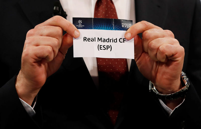 © Reuters. Bayern y Real Madrid se enfrentarán en semifinales de la Champions