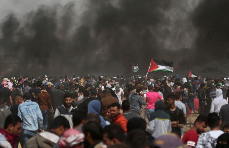 © Reuters. Manifestantes palestinos na Faixa de Gaza