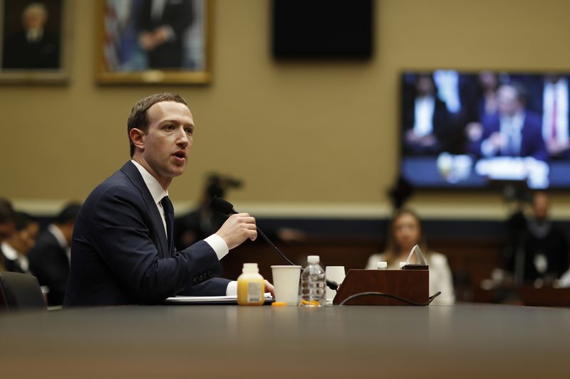 © Reuters. Facebook CEO Zuckerberg testifies before House Energy and Commerce Committee hearing on Capitol Hill in Washington