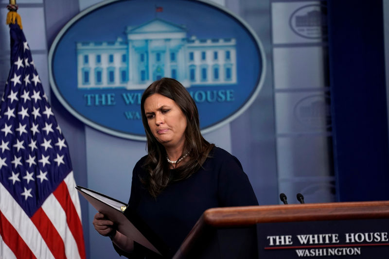 © Reuters. Porta-voz da Casa Branca Sarah Sanders em briefing