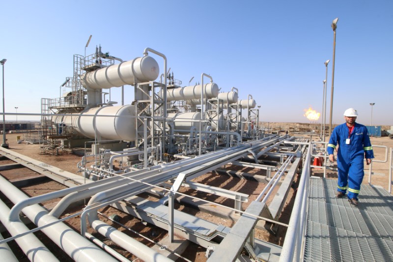 © Reuters. توقعات بتقديم 14 شركة عطاءات لتطوير مناطق استكشاف النفط في العراق
