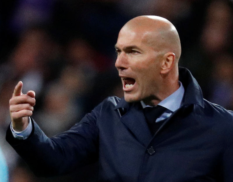 © Reuters. Zidane, harto de las acusaciones de "robo" del Madrid a la Juventus en Champions