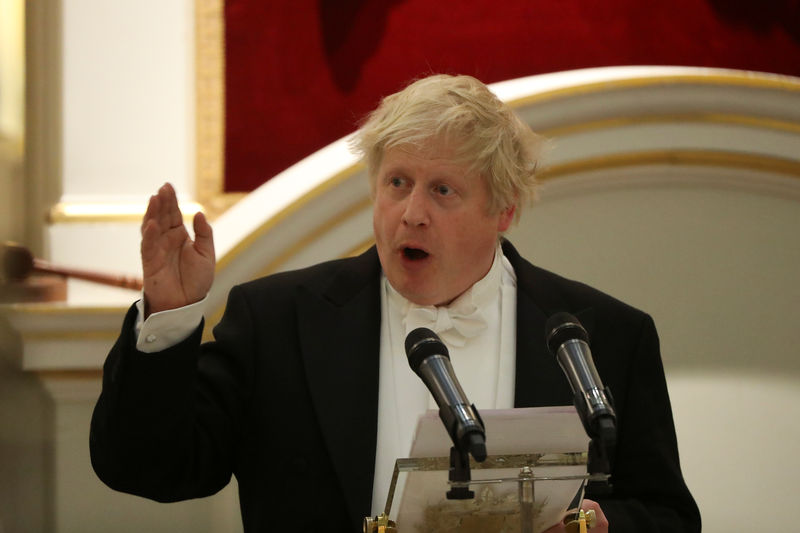 © Reuters. Los ataques aéreos en Siria no cambiarán el curso de la guerra - ministro Johnson