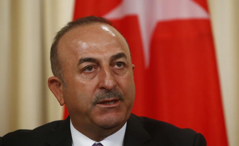 © Reuters. تشاووش أوغلو: علاقات تركيا بروسيا أقوى من أن يكسرها ماكرون