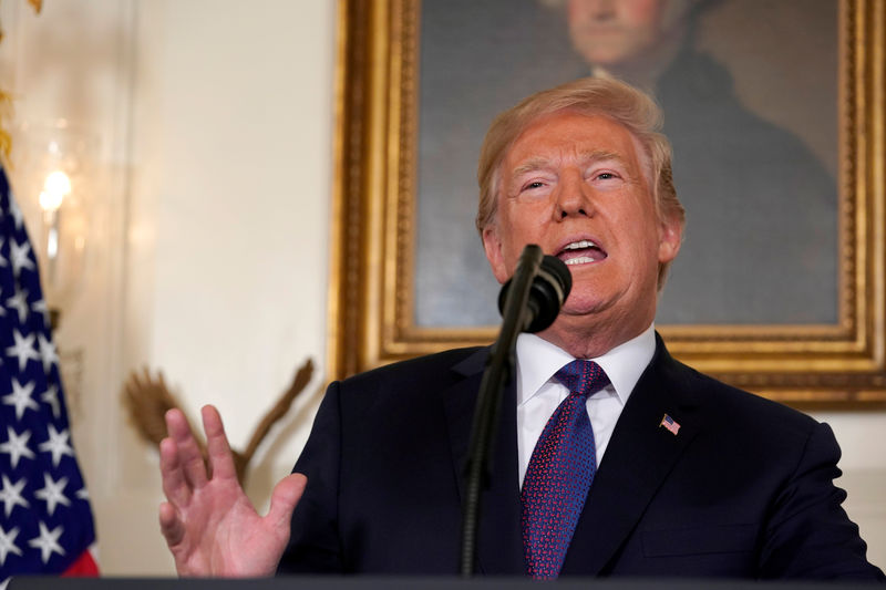 © Reuters. U.S. President Donald Trump makes a statement about Syria