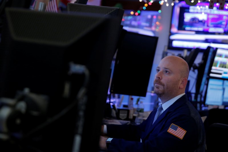 © Reuters. Un trader alla Borsa di Wall Street
