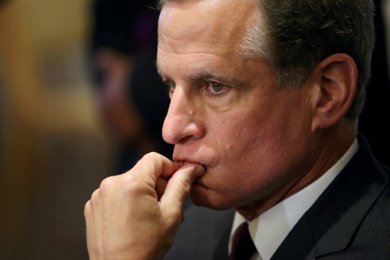 © Reuters. FILE PHOTO: Dallas Federal Reserve Bank President Robert Kaplan gestures during a news conference after of the True Economic Talks event in Mexico City