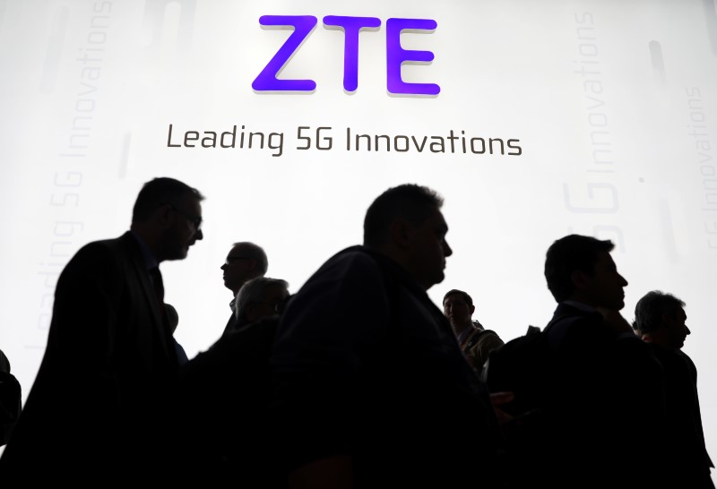 © Reuters. EEUU prohíbe a sus empresas vender componentes a fabricante chino ZTE