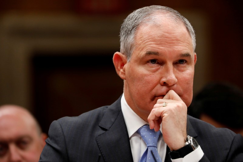 © Reuters. FILE PHOTO: EPA Administrator Pruitt testifies before a Senate Appropriations Subcommittee on Capitol Hill in Washington