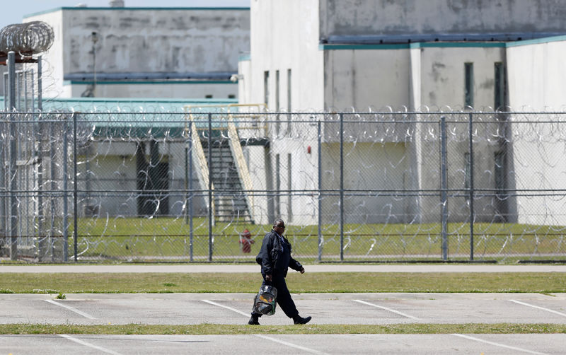 © Reuters. سبعة قتلى في أعمال شغب هي الأكثر دموية في سجون أمريكا منذ 25 عاما