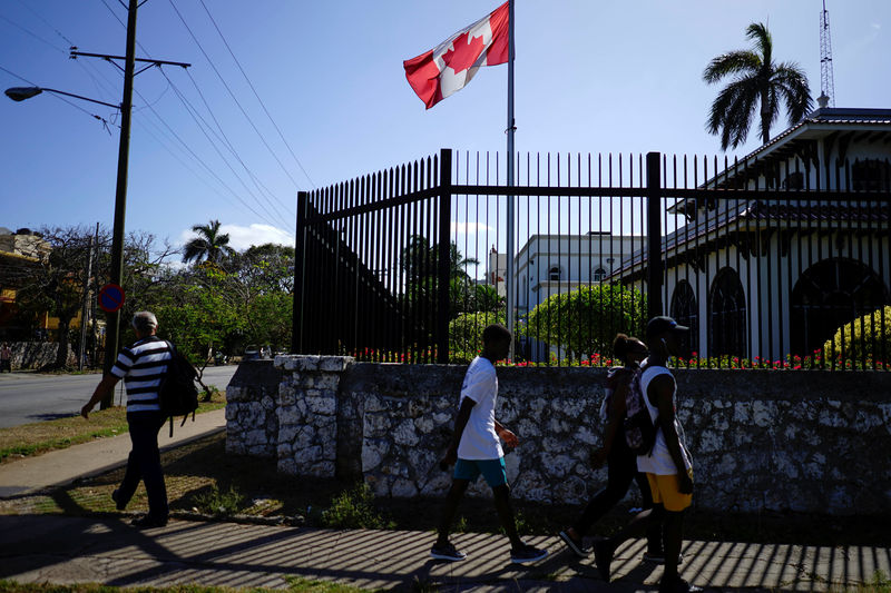 © Reuters. Canadá retirará a las familias de los diplomáticos en Cuba en medio de unos síntomas inusuales