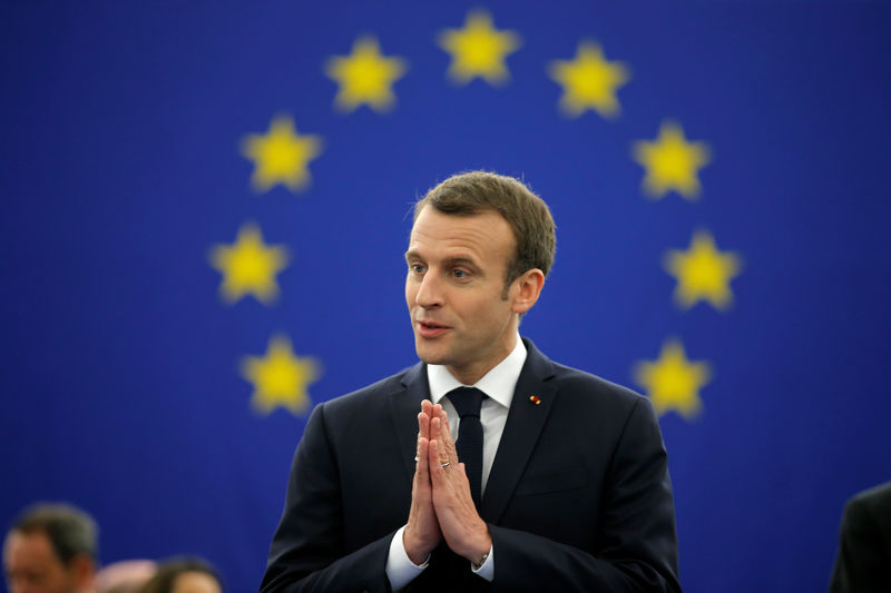 © Reuters. الرئيس الفرنسي ينتقد "الديمقراطيات غير الليبرالية" في أوروبا