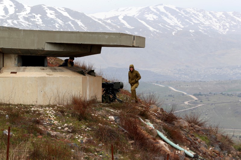 © Reuters. إسرائيل تلمح إلى أنها قد تضرب "قوة جوية" إيرانية في سوريا