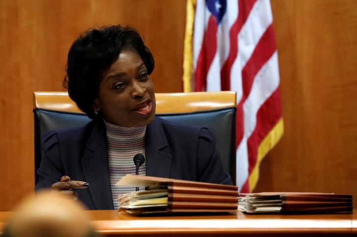 © Reuters. Commissioner Mignon Clyburn speaks ahead of the vote on the repeal of so called net neutrality rules at the Federal Communications Commission in Washington