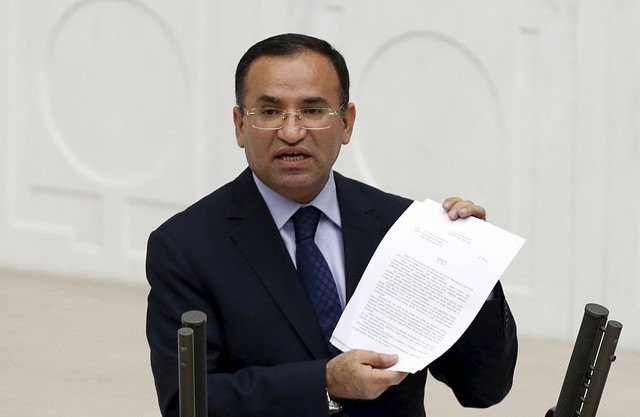 © Reuters. تركيا: اليونان تنتهك القانون الدولي بعدم تسليم المشتبه بضلوعهم في الانقلاب