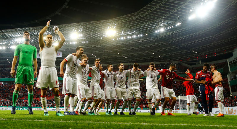© Reuters. بايرن المتألق يسحق ليفركوزن ويبلغ نهائي كأس ألمانيا