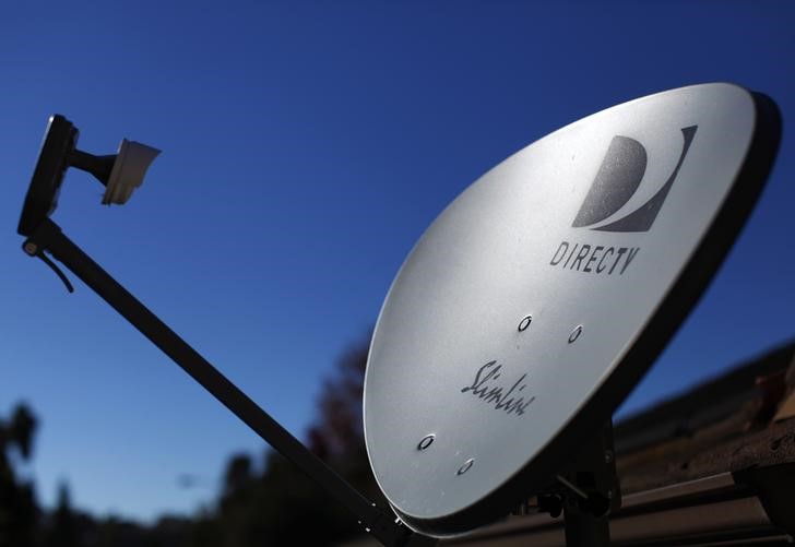 © Reuters. DirecTV satellite dish is seen on a residential home in Encinitas, California