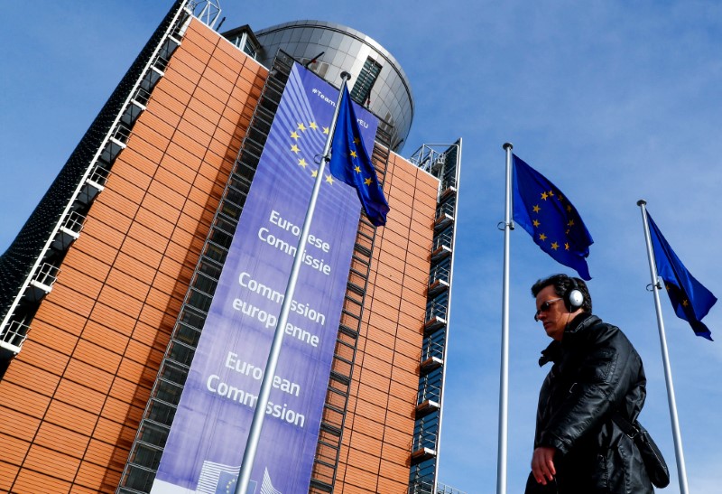 © Reuters. European Union flags flutter outside the EU Commission headquarters in Brussels