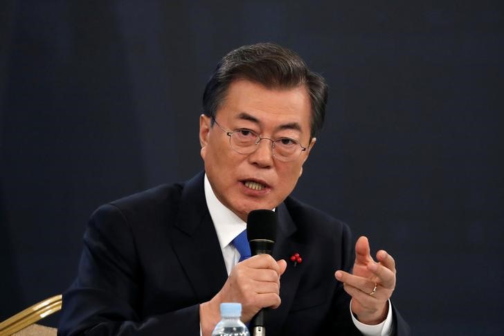 © Reuters. South Korean President Moon Jae-in answers reporters' question during his New Year news conference at the Presidential Blue House in Seoul