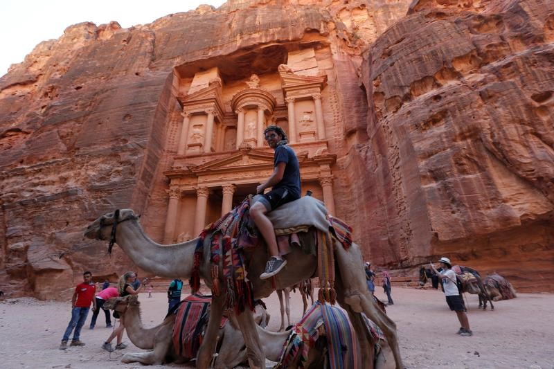 © Reuters. ارتفاع الدخل السياحي للأردن 14.6% في الربع/1