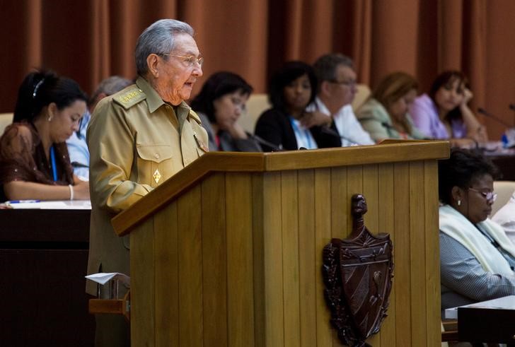 © Reuters. Los cubanos miran al futuro con cautela mientras la Asamblea elige al sustituto de Castro