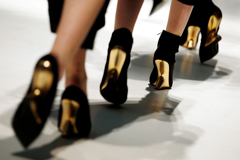 © Reuters. FILE PHOTO: Models present creations from the Salvatore Ferragamo Autumn/Winter 2017 collection during Milan Fashion Week