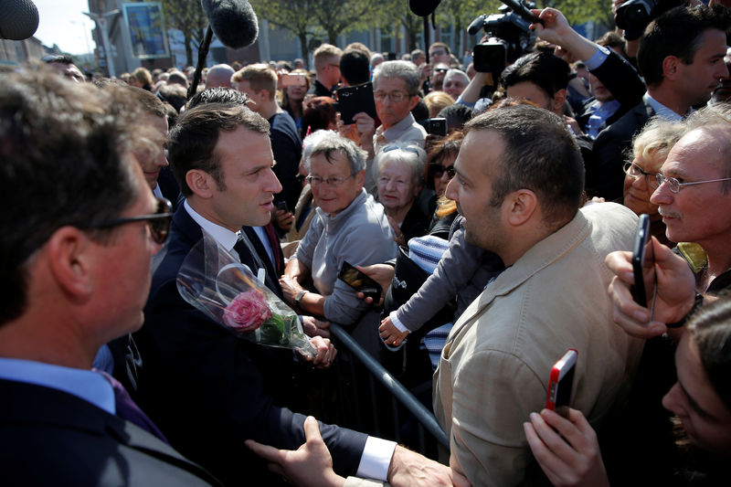 © Reuters. MACRON À SAINT-DIÉ-DES-VOSGES