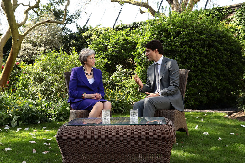 © Reuters. Britain's Prime Minister Theresa May speaks with Canada's Prime Minister Justin Trudeau in the gardens of 10 Downing Street in London