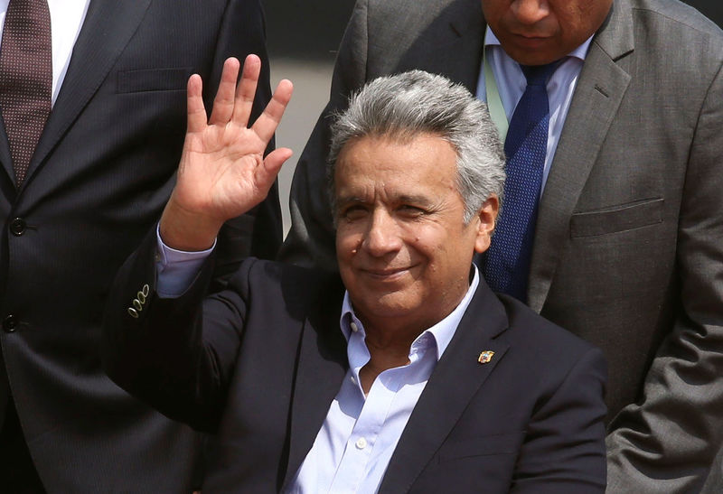 © Reuters. Ecuador's President Lenin Moreno arrives at the airport for upcoming Summit of the Americas in Lima