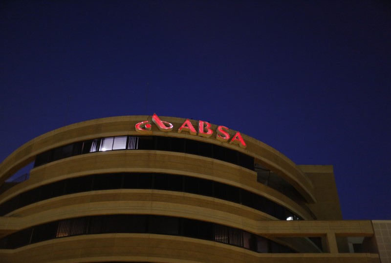 © Reuters. A branch of Barclay's South African subsidiary Absa bank in Cape Town