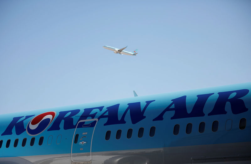 © Reuters. FILE PHOTO: The logo of Korean Airlines is seen on a B787-9 plane at its aviation shed in Incheon, South Korea